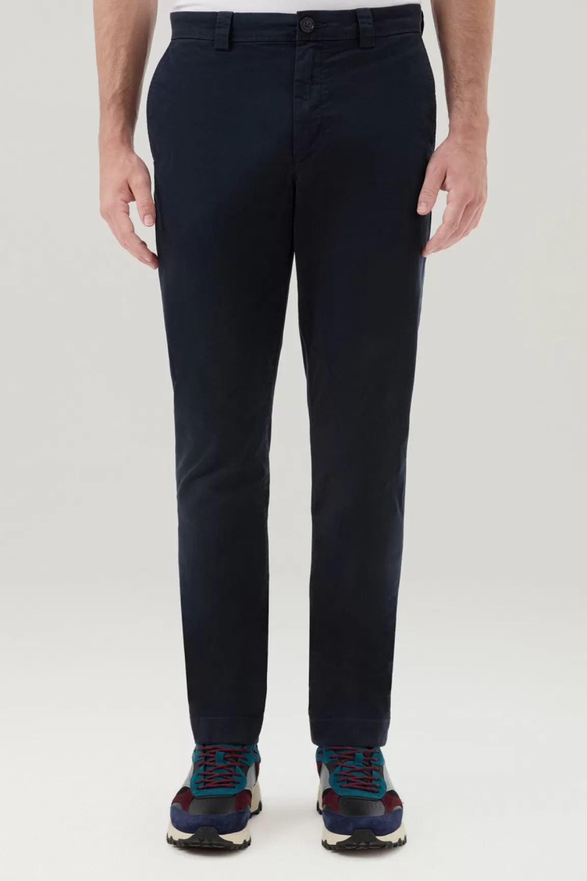 Uomo Woolrich Pantaloni e pantaloncini>Pantaloni Chino Tinti In Capo In Twill Di Cotone Elasticizzato