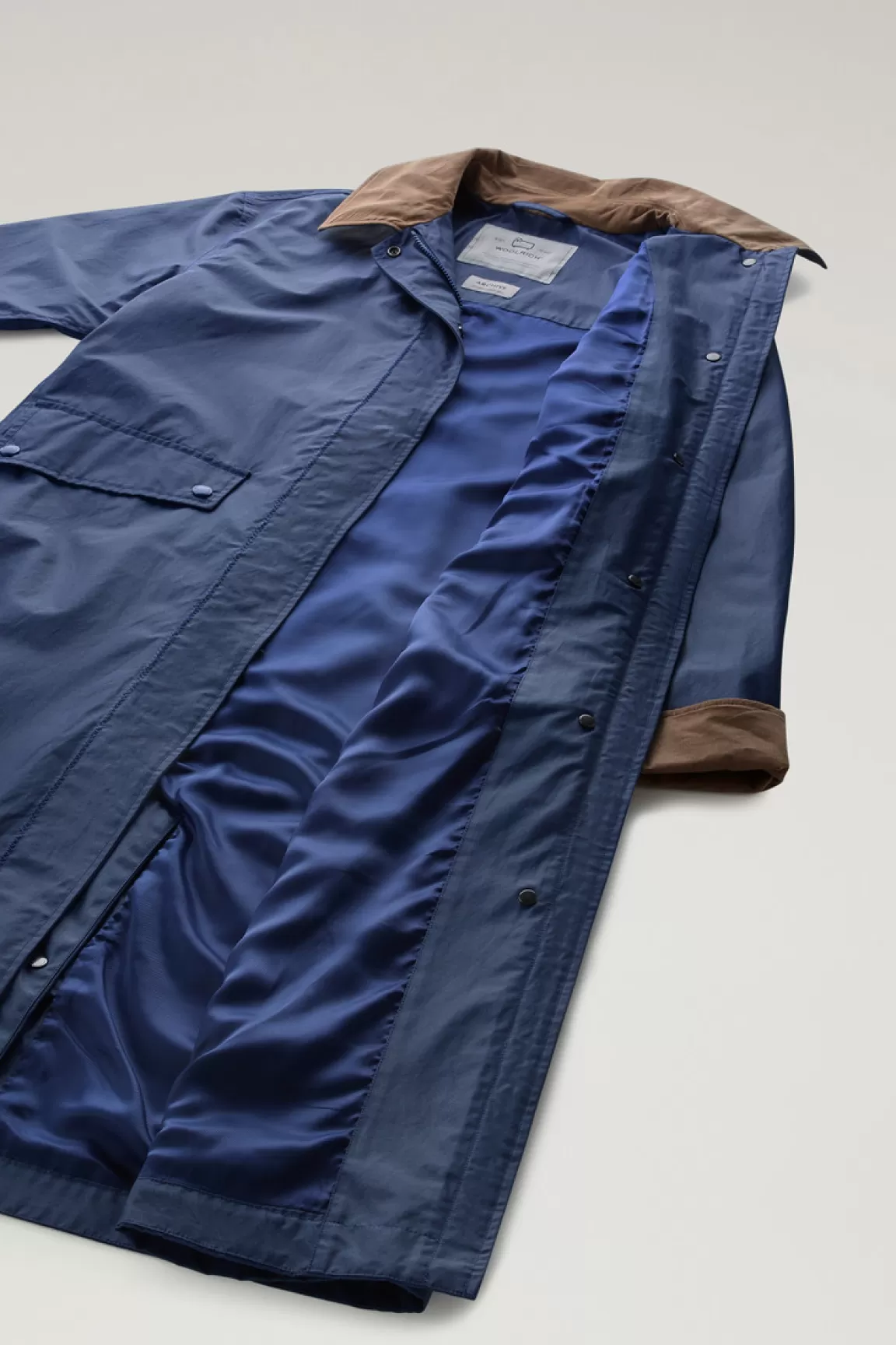 Donna Woolrich Cappotti>Trench Waxed In Misto Cotone E Nylon Con Colletto A Punta