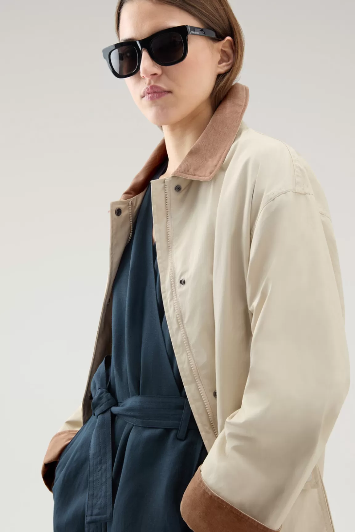 Donna Woolrich Cappotti>Trench Waxed In Misto Cotone E Nylon Con Colletto A Punta