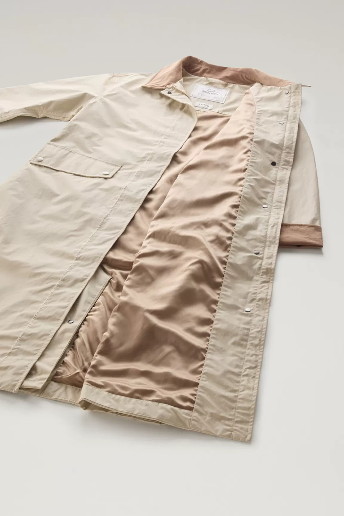 Donna Woolrich Cappotti>Trench Waxed In Misto Cotone E Nylon Con Colletto A Punta